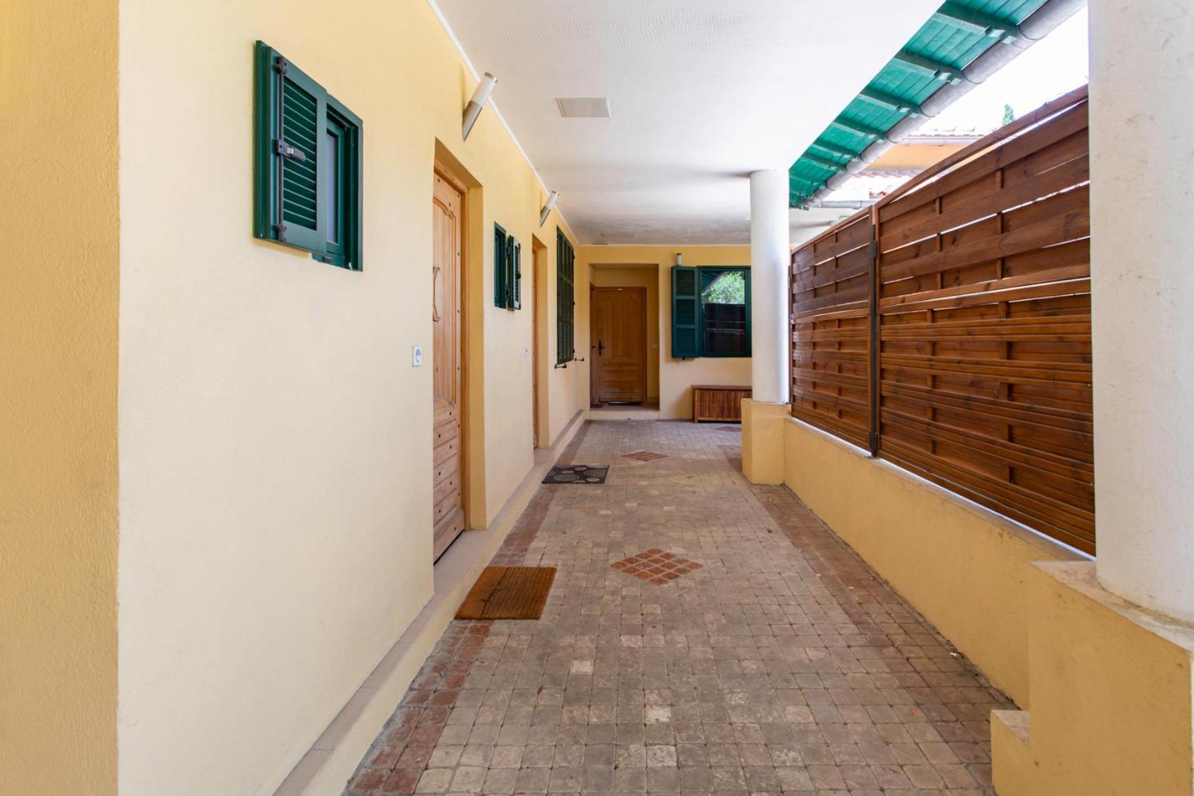 C12 - 2 Bdr Duplex In - 2 Parking Spaces, Ac, Balcony & Pool