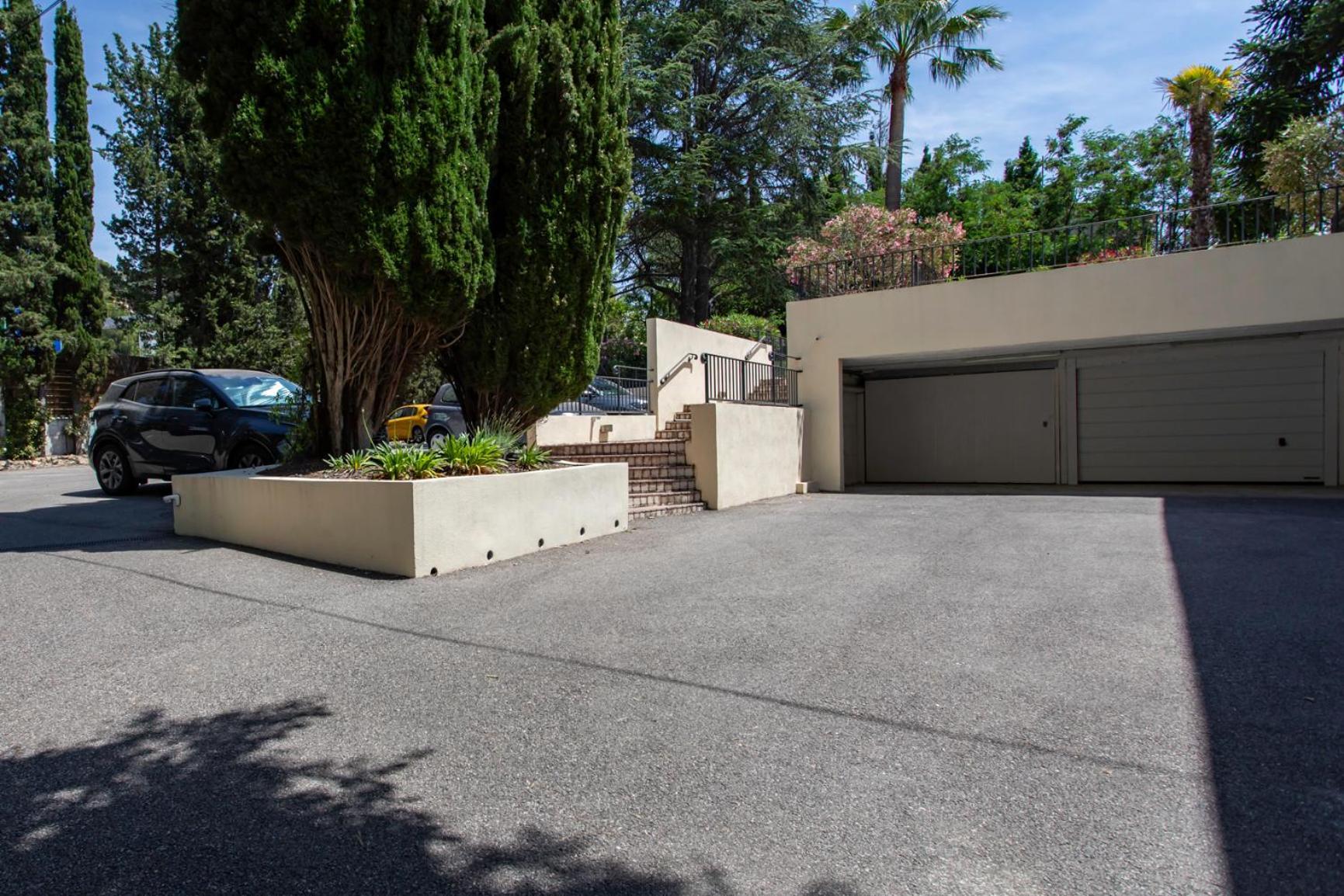 C12 - 2 Bdr Duplex In - 2 Parking Spaces, Ac, Balcony & Pool Apartment