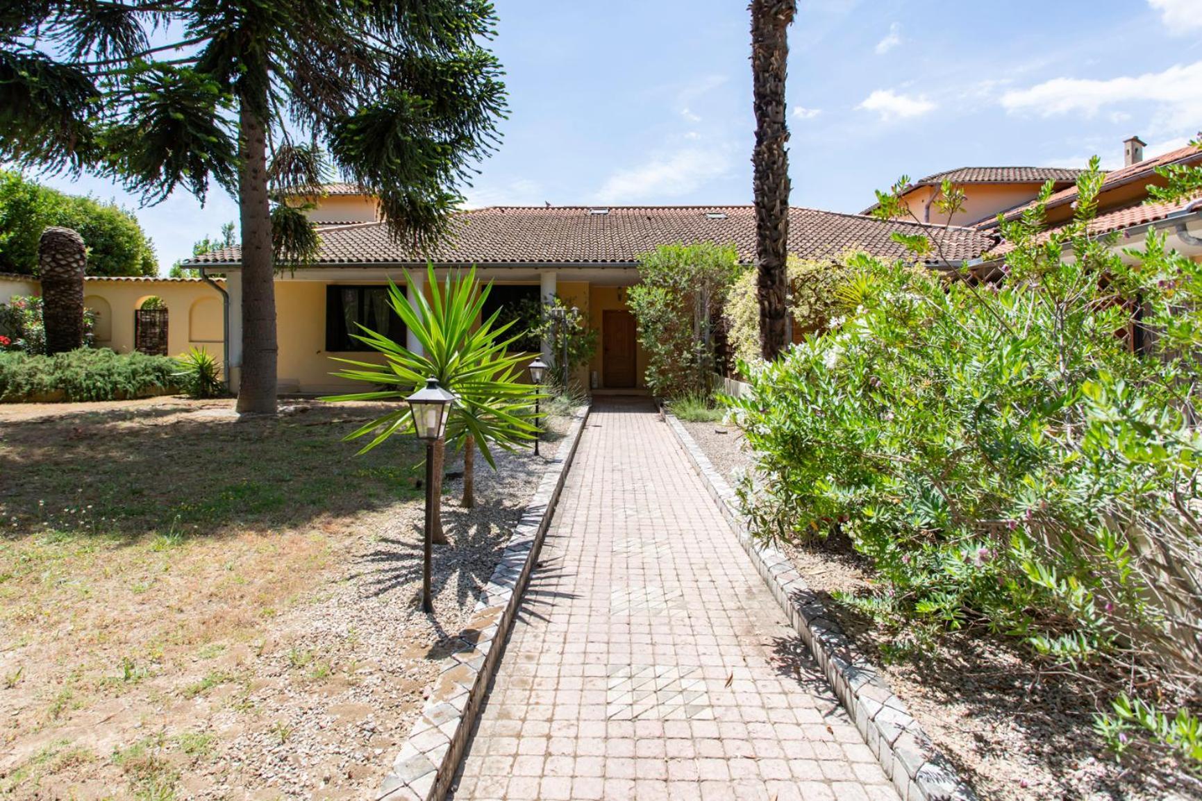 C12 - 2 Bdr Duplex In - 2 Parking Spaces, Ac, Balcony & Pool