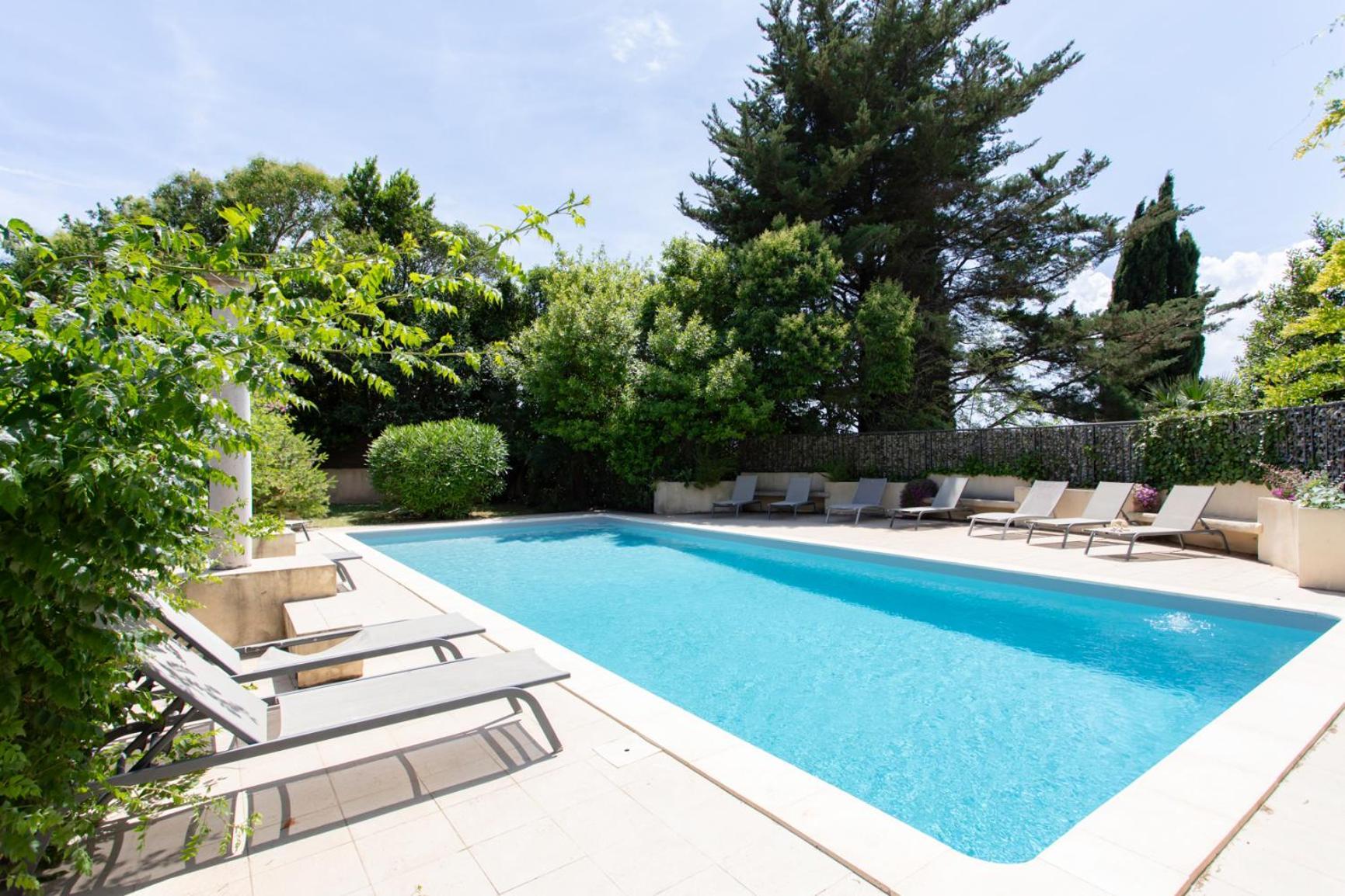 C12 - 2 Bdr Duplex In - 2 Parking Spaces, Ac, Balcony & Pool *