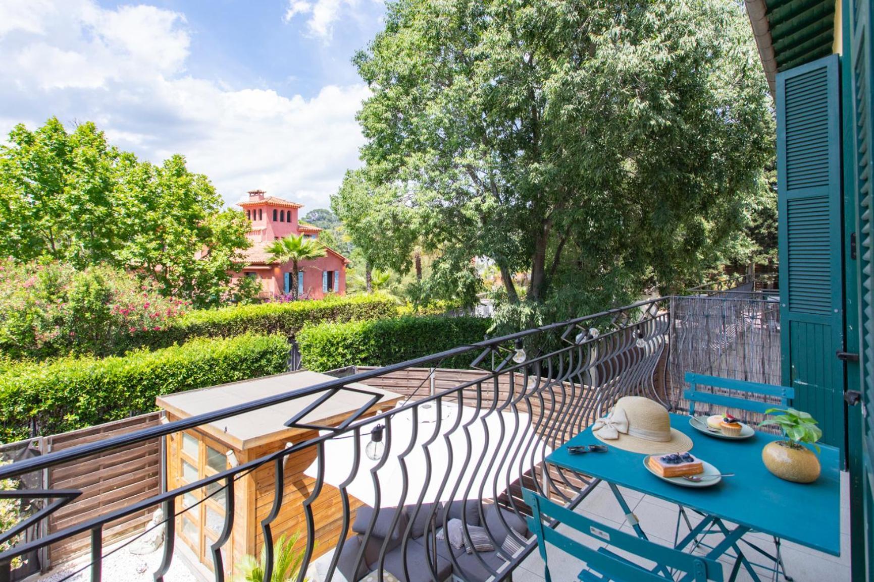 C12 - 2 Bdr Duplex In - 2 Parking Spaces, Ac, Balcony & Pool Apartment