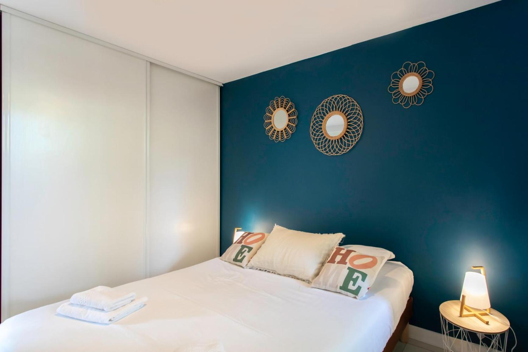 C12 - 2 Bdr Duplex In - 2 Parking Spaces, Ac, Balcony & Pool Apartment