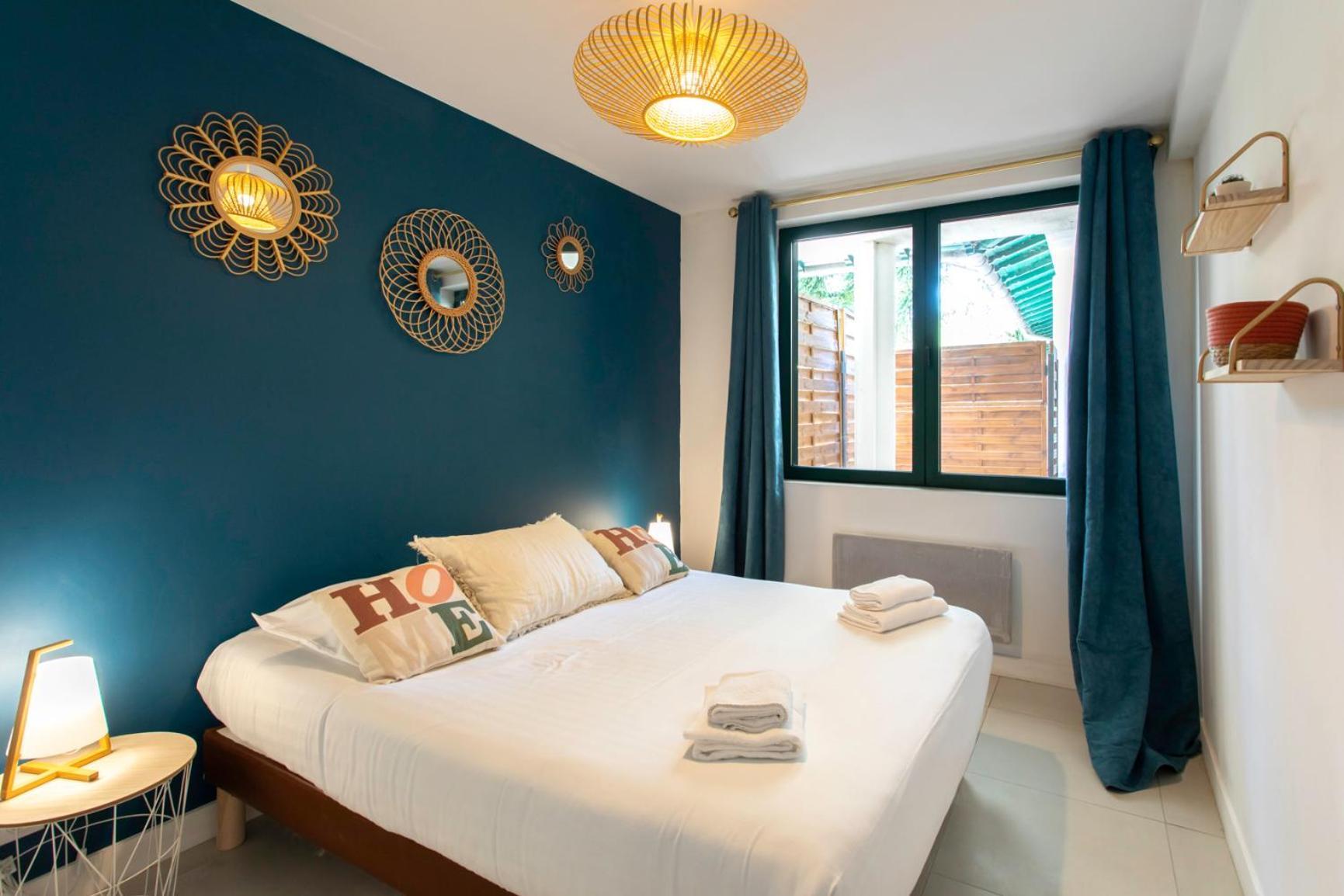 C12 - 2 Bdr Duplex In - 2 Parking Spaces, Ac, Balcony & Pool *