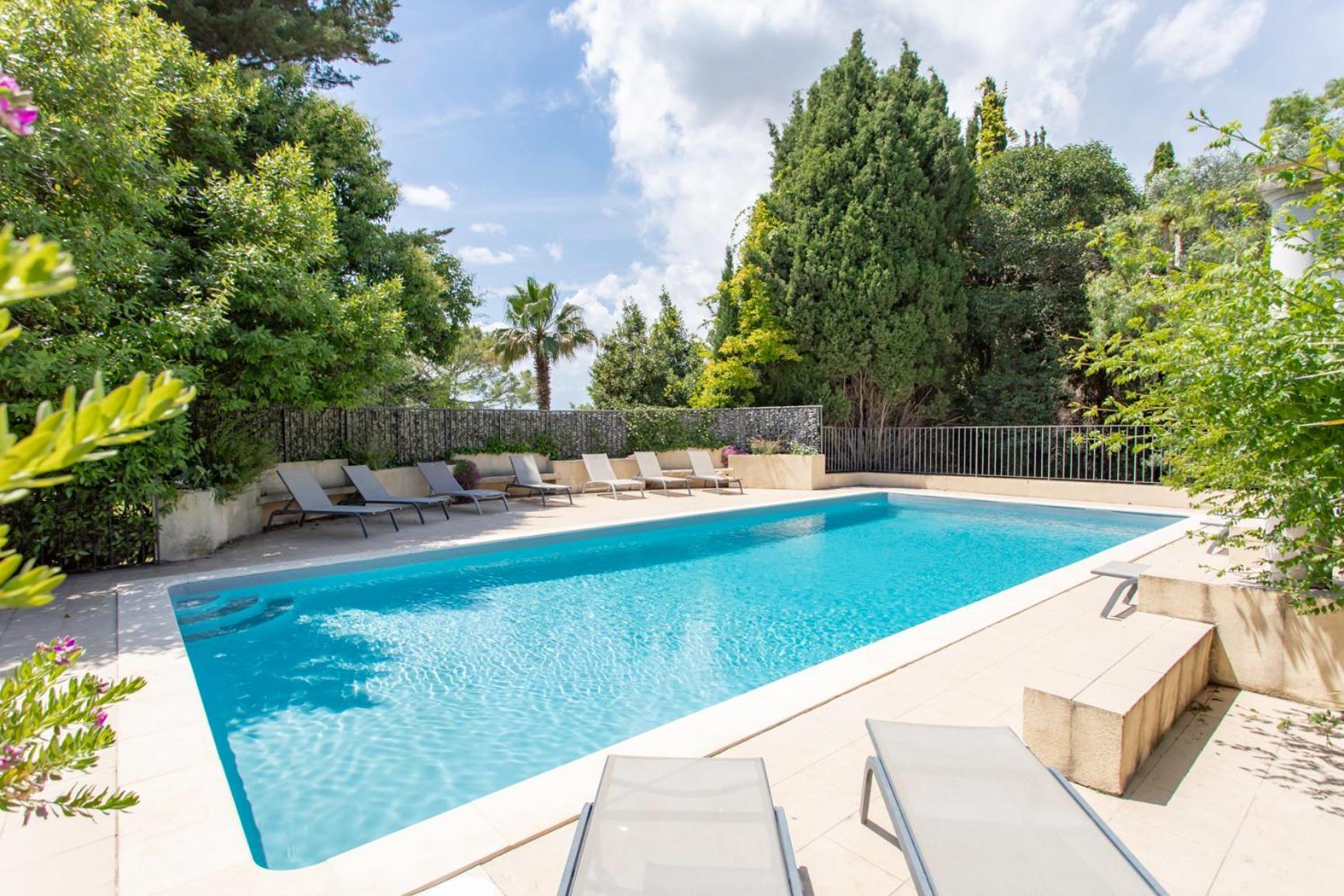 C12 - 2 Bdr Duplex In - 2 Parking Spaces, Ac, Balcony & Pool Apartment